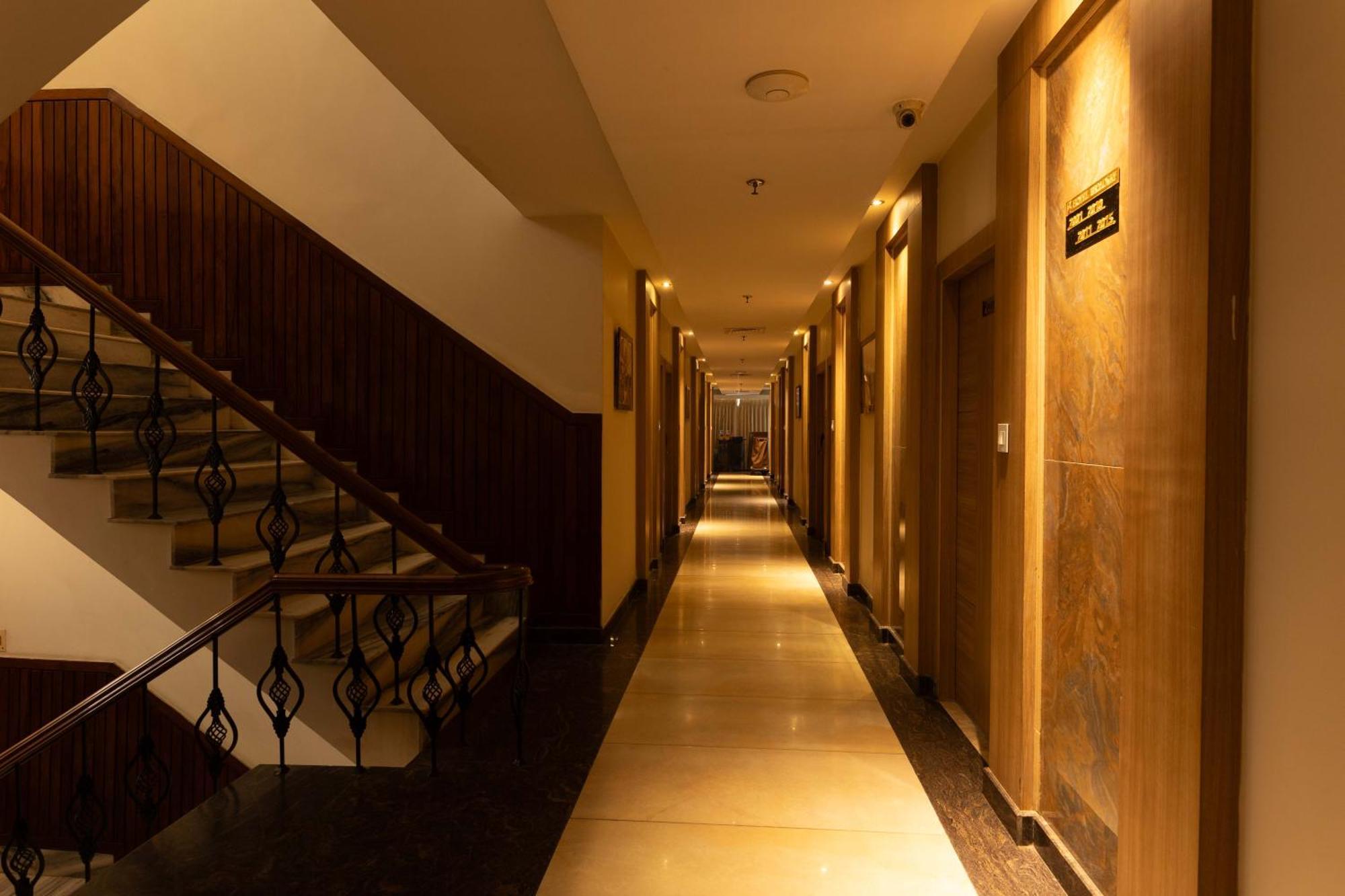 New Hotel Broadway Varanasi Exterior photo