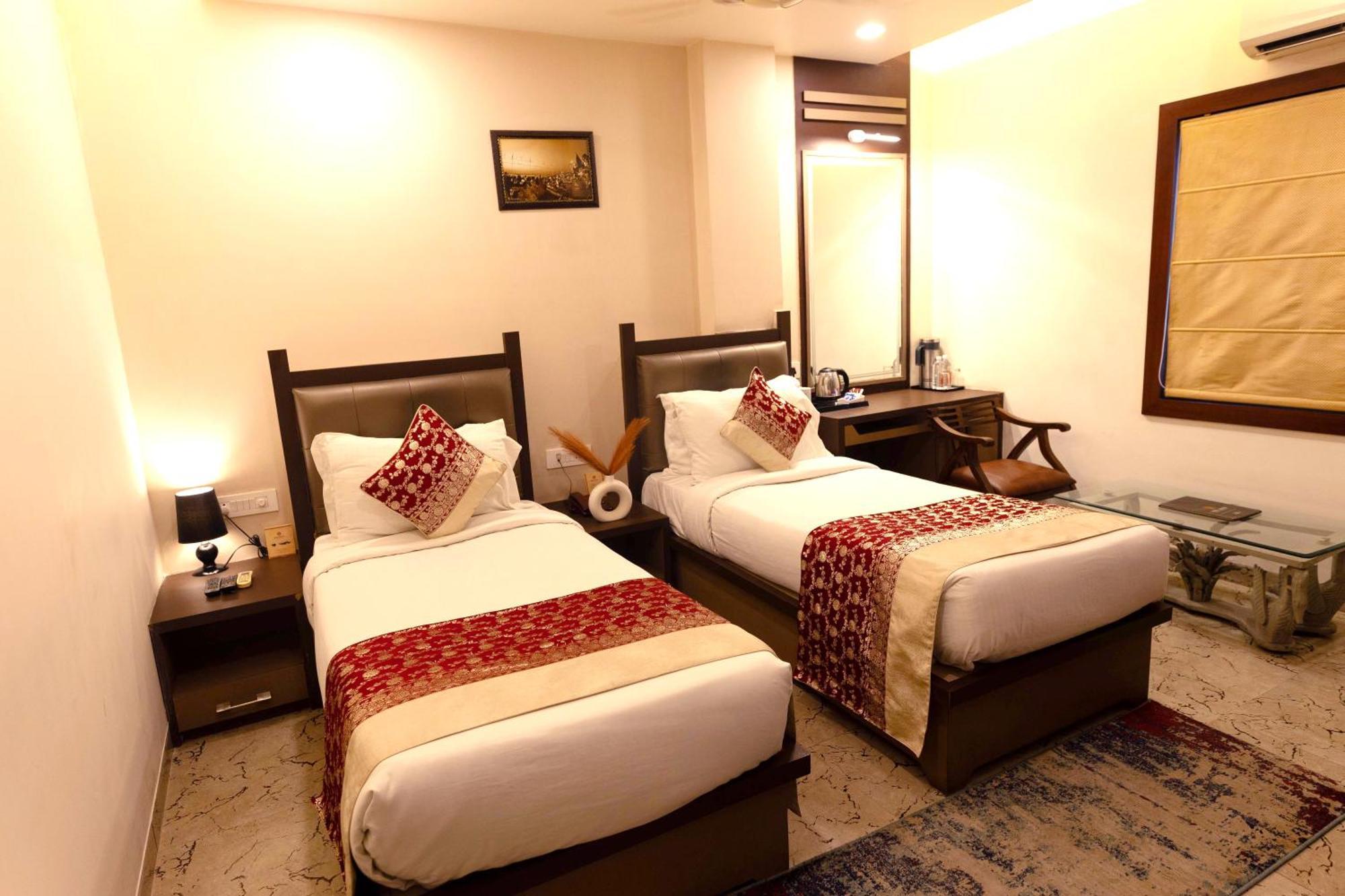 New Hotel Broadway Varanasi Exterior photo