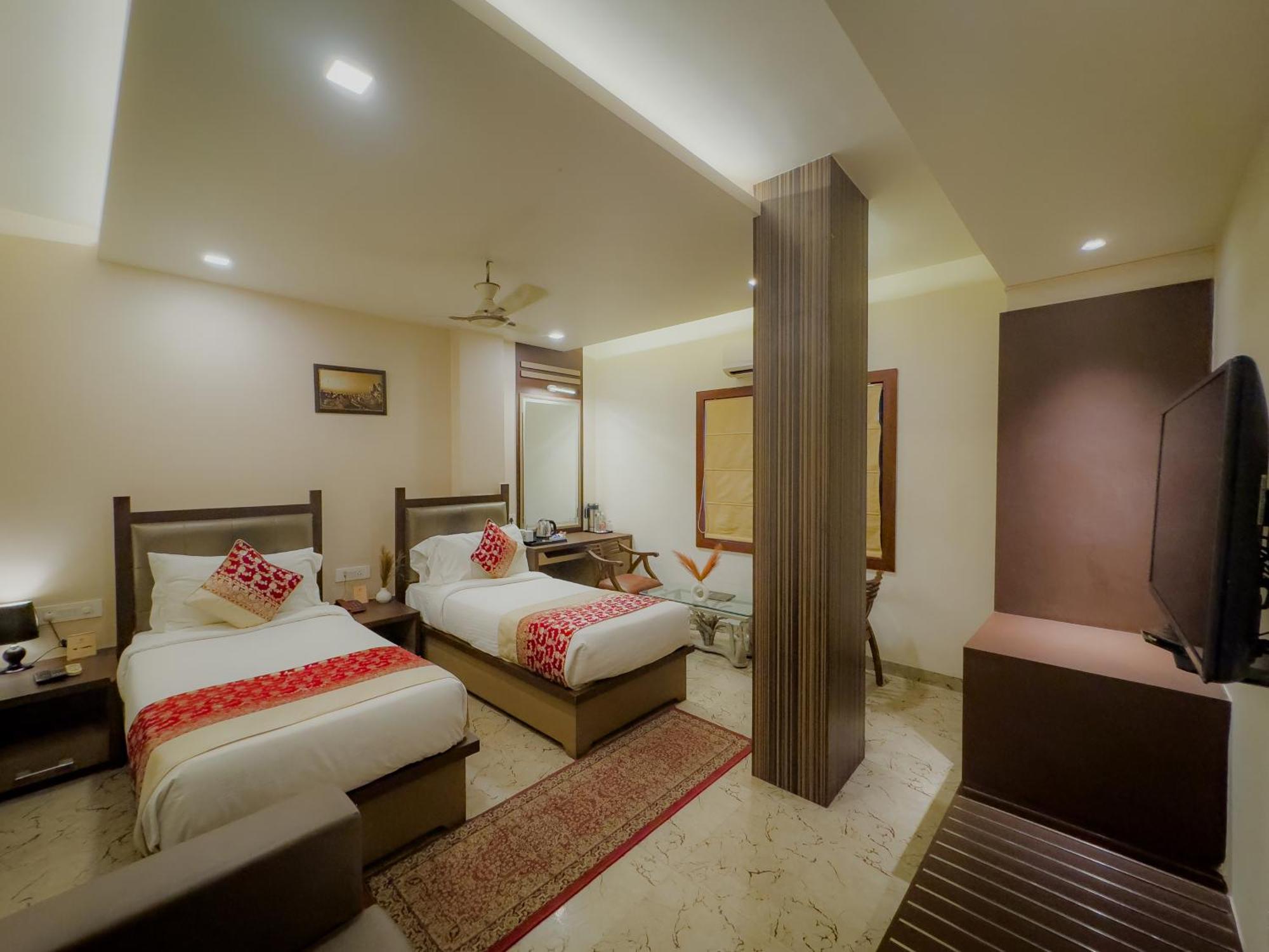New Hotel Broadway Varanasi Exterior photo