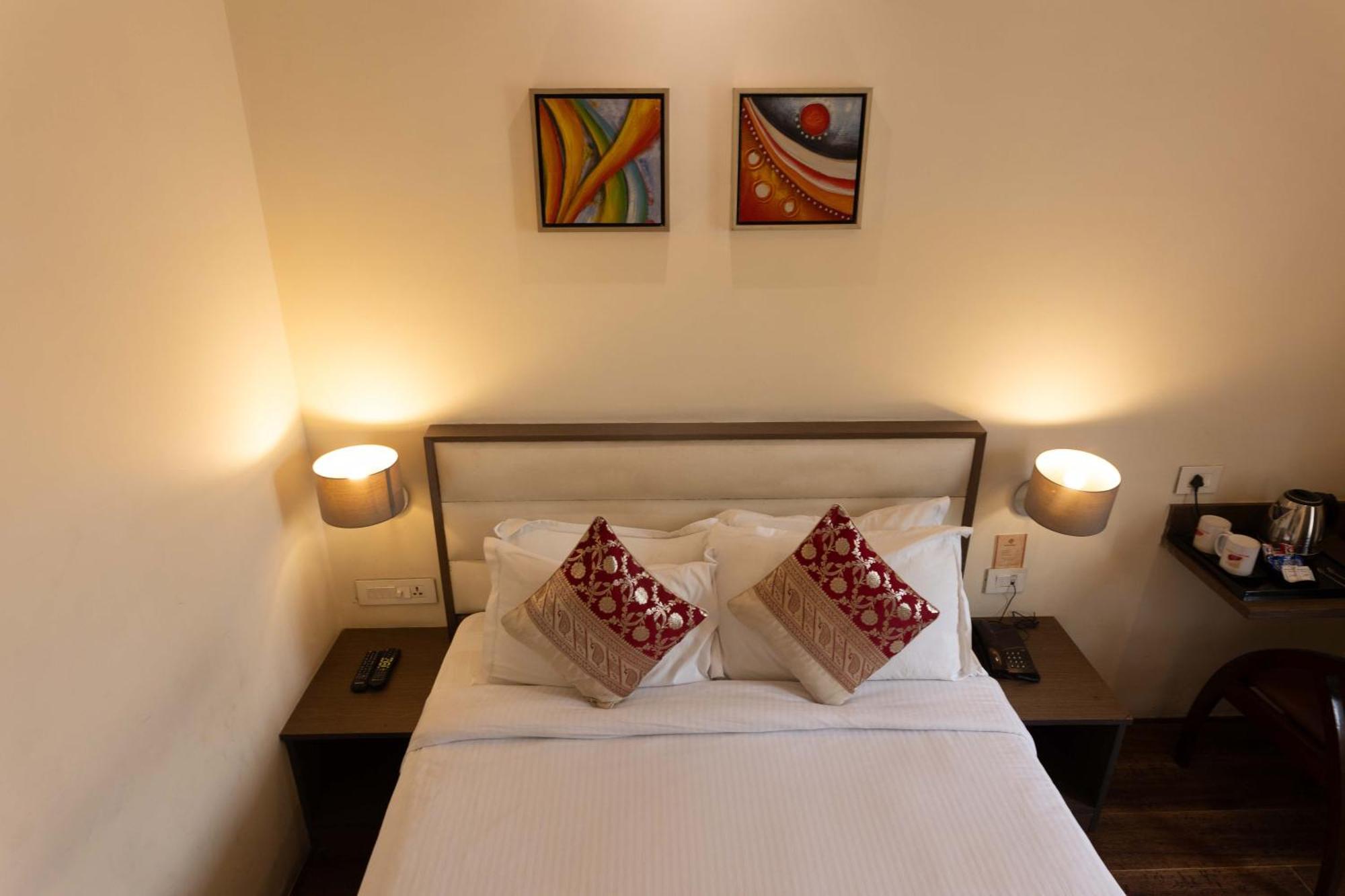 New Hotel Broadway Varanasi Exterior photo